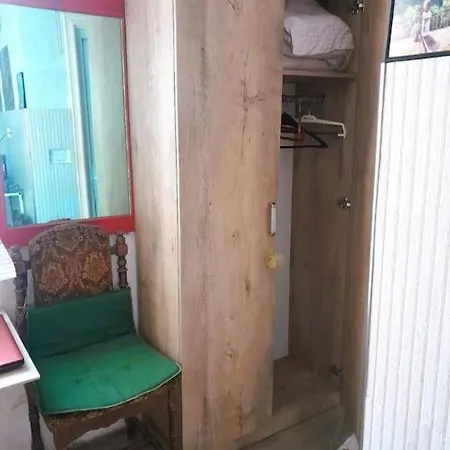 Private Guest Room With Garden Access *
