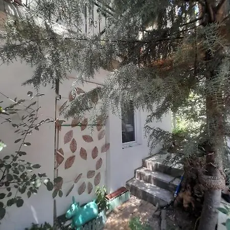 Будинок відпочинку Charming With Outdoor Area
