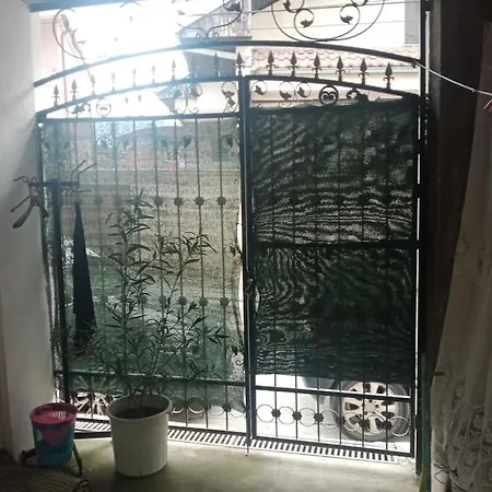 Будинок відпочинку Charming With Outdoor Area