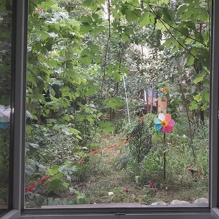 Private Guest With Garden Access Дом отдыха