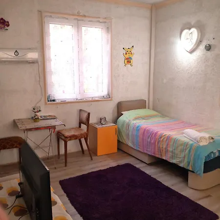 Charming With Outdoor Area Будинок відпочинку