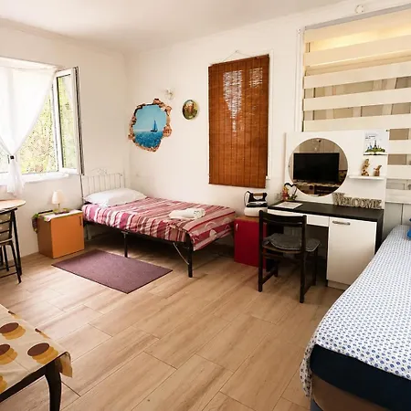 Private Guest With Garden Access *