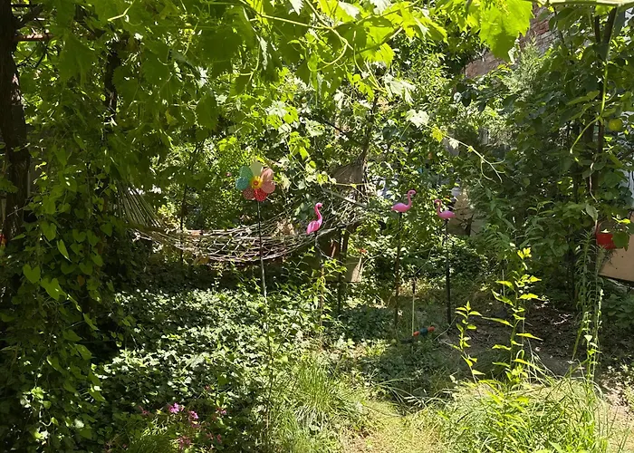 Private Guest With Garden Access * Skopje