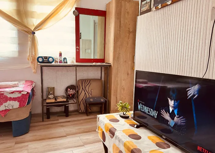 Дом отдыха Private Guest With Garden Access