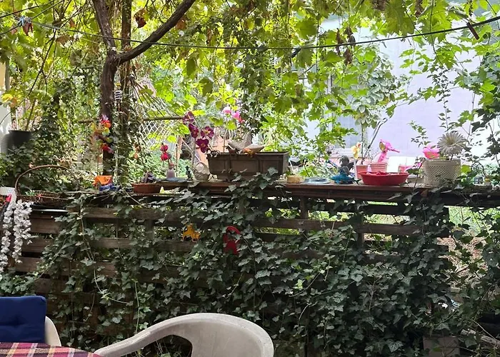 Дом отдыха Private Guest With Garden Access *