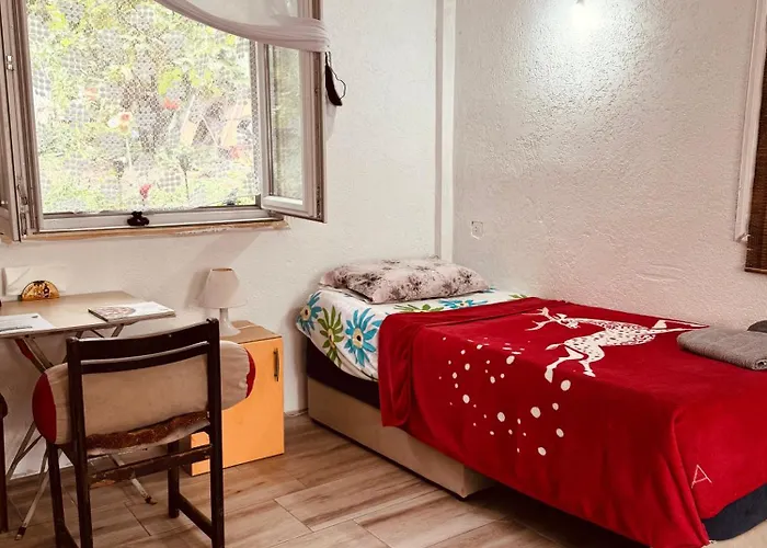 Дом отдыха Private Guest With Garden Access