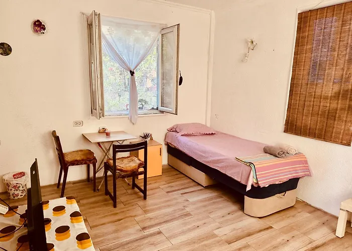 Holiday home Private Guest With Garden Access *